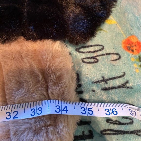 Never used 35 inches in length, Faux Fur Pull Through Scarf - Picture 5 of 6